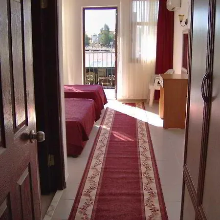 Nazar Garden ホテル 2*