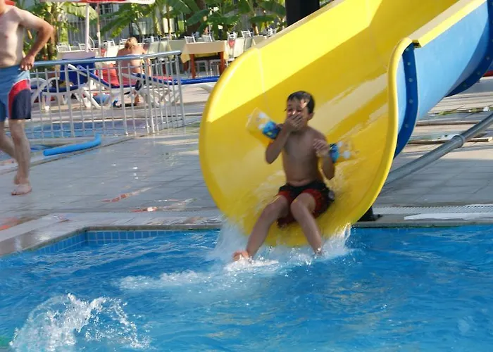 فندق Nazar Garden 2*