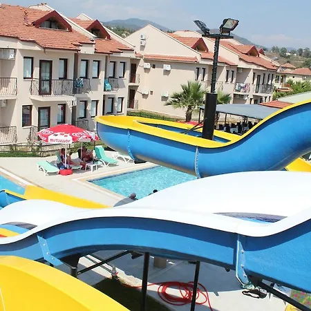 מלון Nazar Garden 2*